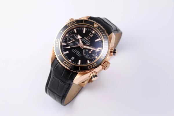 ⁦Omega (Seamaster Planet Ocean) watch for men 232.63.46.51.01.001⁩ - الصورة ⁦4⁩