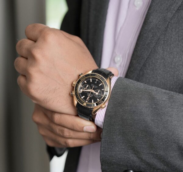 ⁦Omega (Seamaster Planet Ocean) watch for men 232.63.46.51.01.001⁩ - الصورة ⁦10⁩