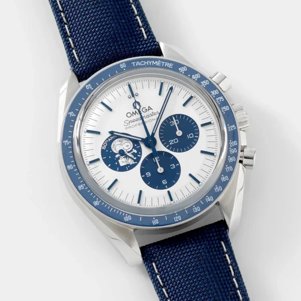 ⁦Omega (Speedmaster Silver Snoopy Award) watch for men 310.32.42.50.02.001⁩ - الصورة ⁦16⁩