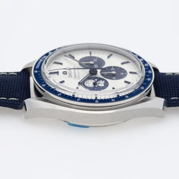 ⁦Omega (Speedmaster Silver Snoopy Award) watch for men 310.32.42.50.02.001⁩ - الصورة ⁦20⁩