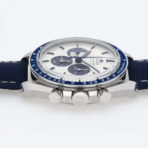 ⁦Omega (Speedmaster Silver Snoopy Award) watch for men 310.32.42.50.02.001⁩ - الصورة ⁦21⁩