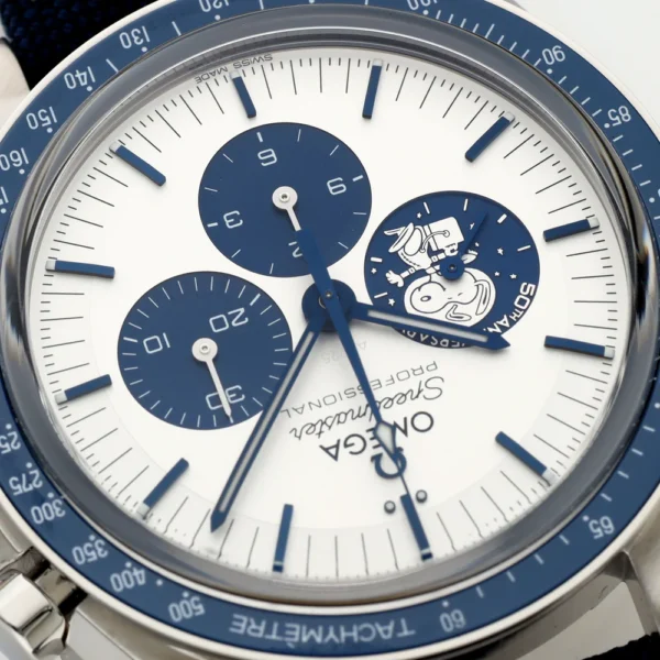 ⁦Omega (Speedmaster Silver Snoopy Award) watch for men 310.32.42.50.02.001⁩ - الصورة ⁦8⁩