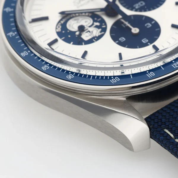 ⁦Omega (Speedmaster Silver Snoopy Award) watch for men 310.32.42.50.02.001⁩ - الصورة ⁦10⁩