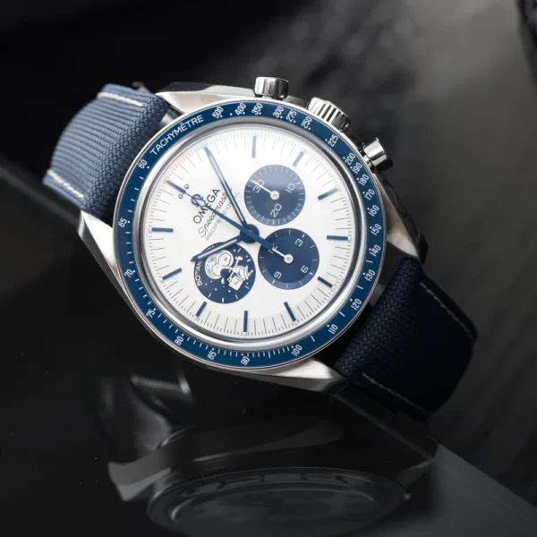 ⁦Omega (Speedmaster Silver Snoopy Award) watch for men 310.32.42.50.02.001⁩ - الصورة ⁦14⁩