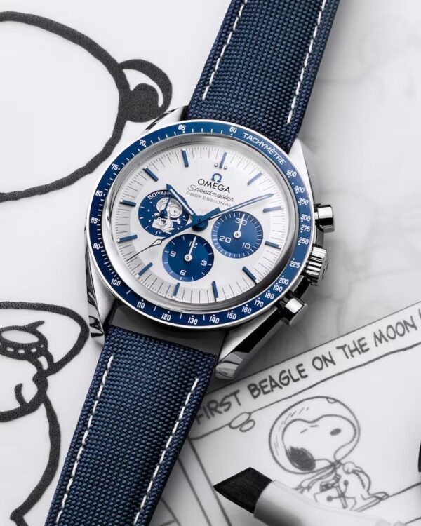 ⁦Omega (Speedmaster Silver Snoopy Award) watch for men 310.32.42.50.02.001⁩ - الصورة ⁦6⁩