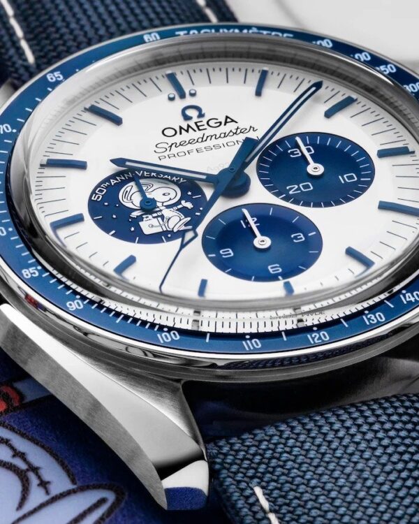 ⁦Omega (Speedmaster Silver Snoopy Award) watch for men 310.32.42.50.02.001⁩ - الصورة ⁦9⁩
