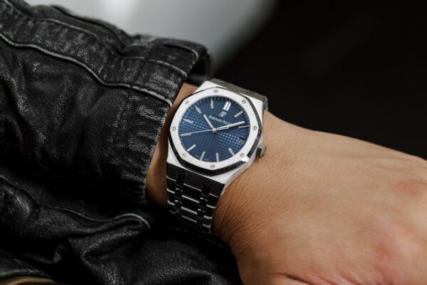 ⁦Audemars Piguet (Royal Oak) Watch For Men 15500ST.OO.1220ST.01⁩ - الصورة ⁦32⁩