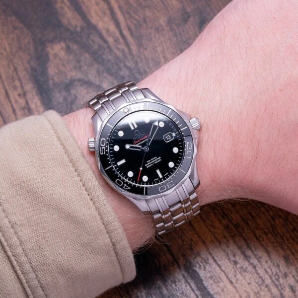 ⁦Omega (SEAMASTER DIVER) watch for men 212.30.41.20.01.003⁩ - الصورة ⁦20⁩