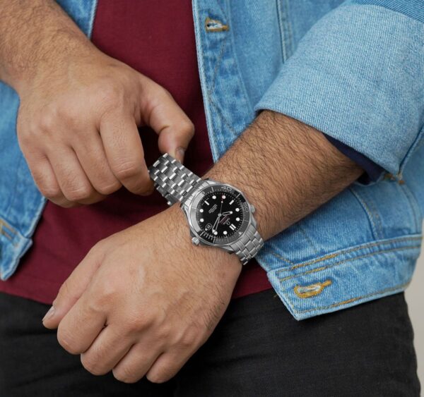 ⁦Omega (SEAMASTER DIVER) watch for men 212.30.41.20.01.003⁩ - الصورة ⁦22⁩