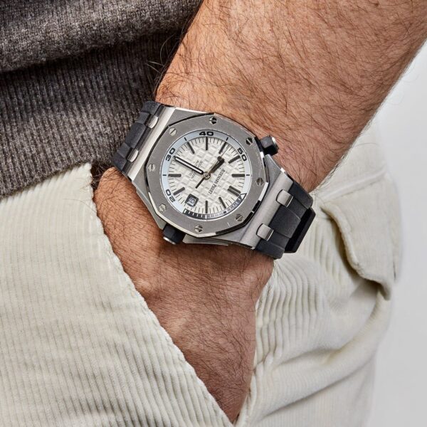 ⁦Audemars Piguet (Royal Oak Offshore) Watch For Men 15710ST.OO.A002CA.02⁩ - الصورة ⁦7⁩