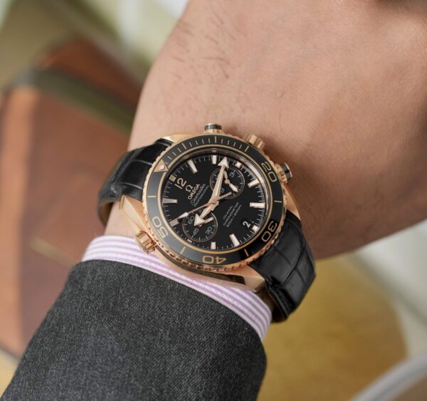 ⁦Omega (Seamaster Planet Ocean) watch for men 232.63.46.51.01.001⁩ - الصورة ⁦9⁩